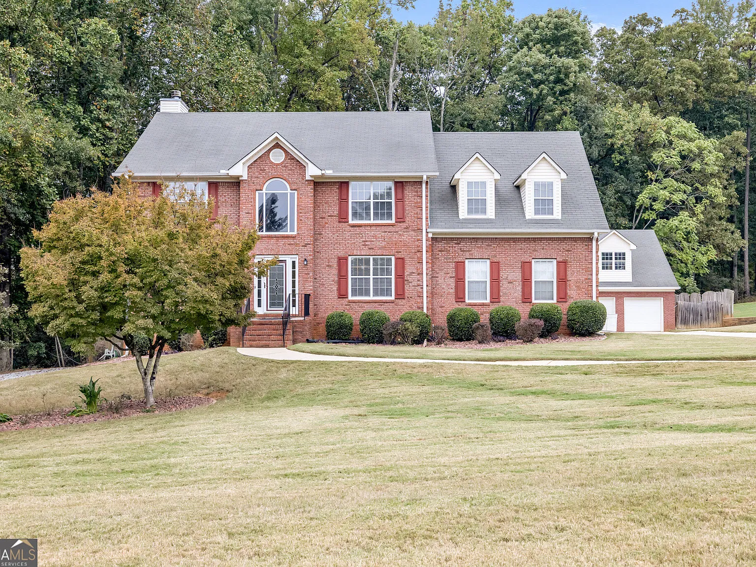 4 bed, 2.5 bath, 2890 sqft, $2,600 — Photo 1