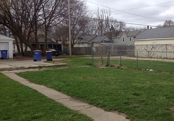 1st image of 915 Davis Ave NW