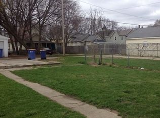 915 Davis Ave NW, Grand Rapids, MI 49504
