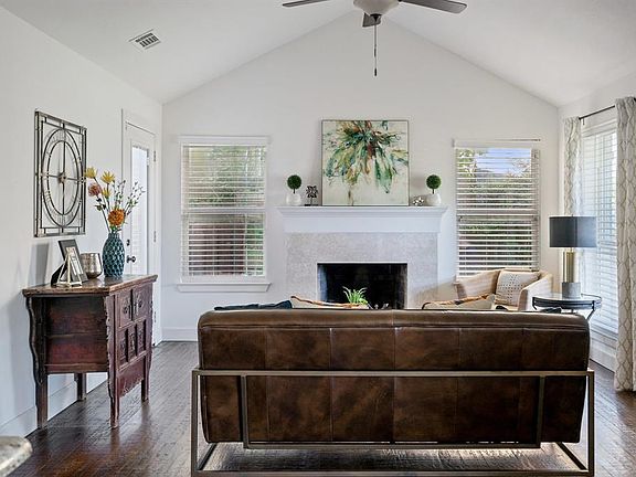 4th image of 4133 Locke Ave