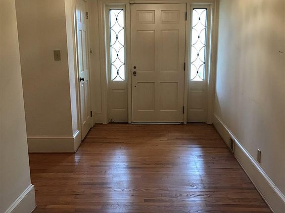 5th image of 211 W Meadowbrook Dr