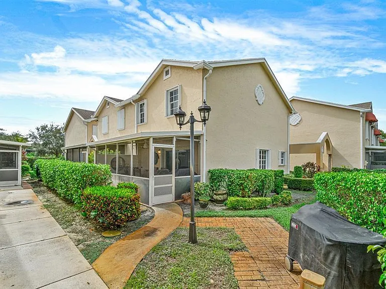 338 Waterside Dr — Photo 1