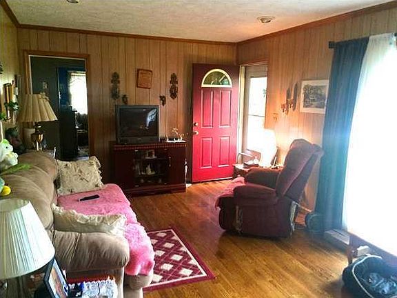 2nd image of 930 Garden St