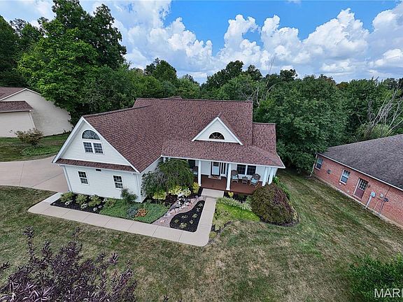 2nd image of 1135 Lakewood Dr