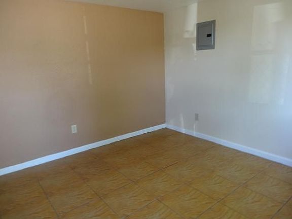 4th image of 44684 Florida Ave APT 4