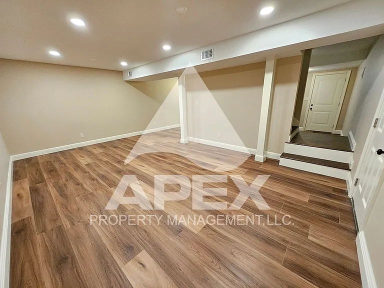 7306 Deane Hill Dr — Photo 26