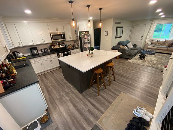 3rd image of 28543 Grayfield Dr