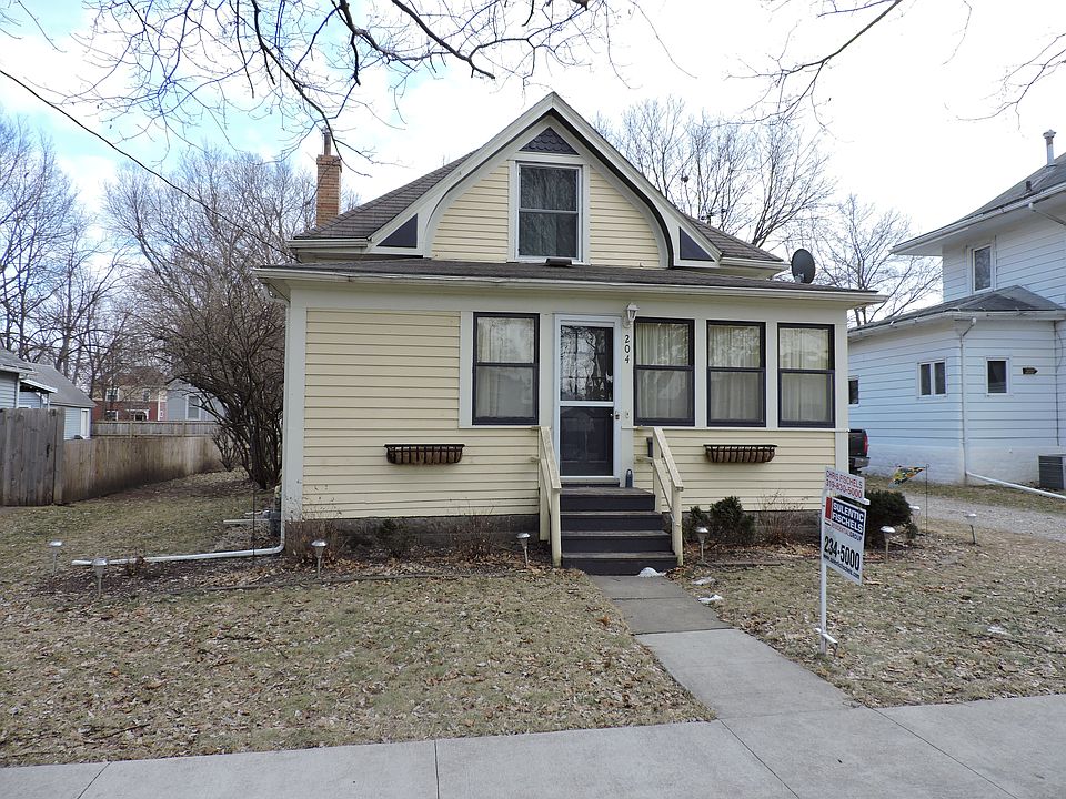 1st image of 204 Sycamore St