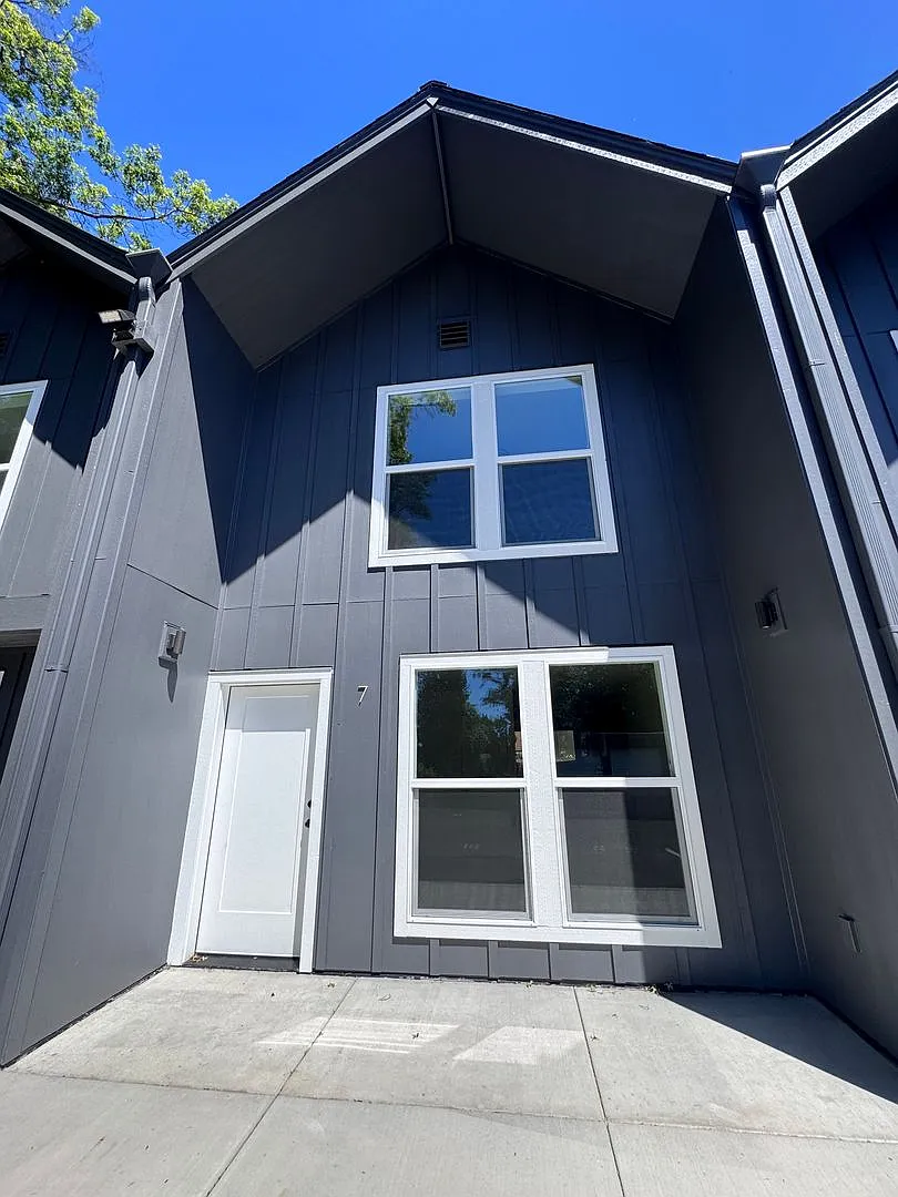 1st Months Rent Free! New Construction, Beautiful, Townhomes! 2 & 3 Bedrm Units Available — Photo 2
