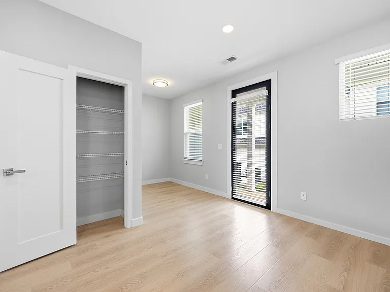 407 Curtis Hilton Way — Photo 9
