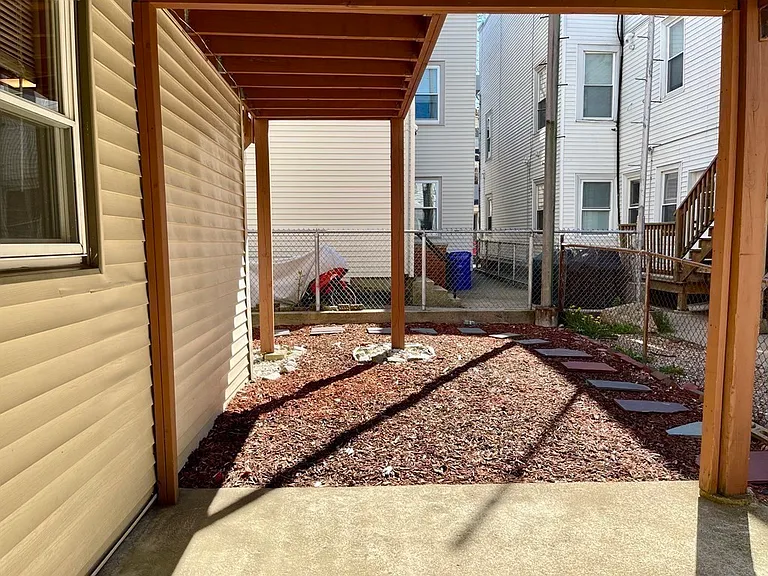 Murray Ct — Photo 10
