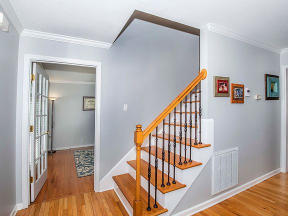 3rd image of 1701 Scenic Valley Ln