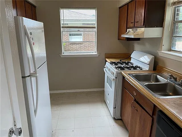 2504 Longwood Dr #A — Photo 4