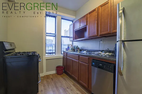 Rented by Evergreen Apartments BK | media 7