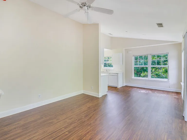 31 Summerfield Ct #122 — Photo 7