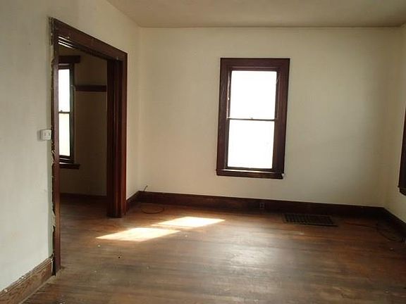 5th image of 256 Glenwood Ave