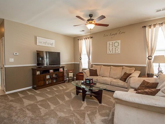 4th image of 212 Shannon Ct