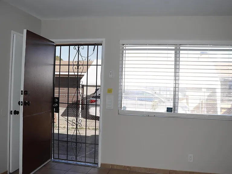 16458 Spruce St — Photo 4