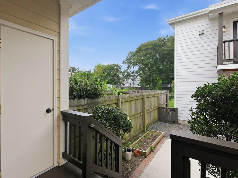 972 Pink St — Photo 18