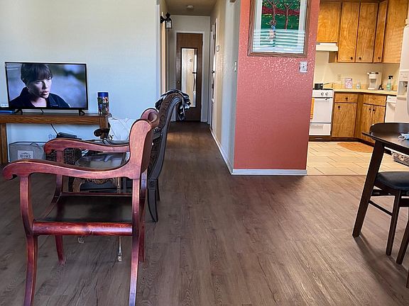 2 bedrooms located at the end of hallway