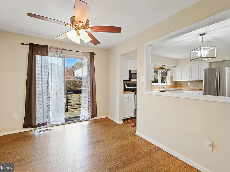 15957 Alameda Dr — Photo 8