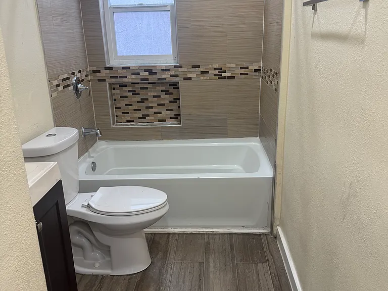 1412 W Florence Ave #1414-1/4 — Photo 4