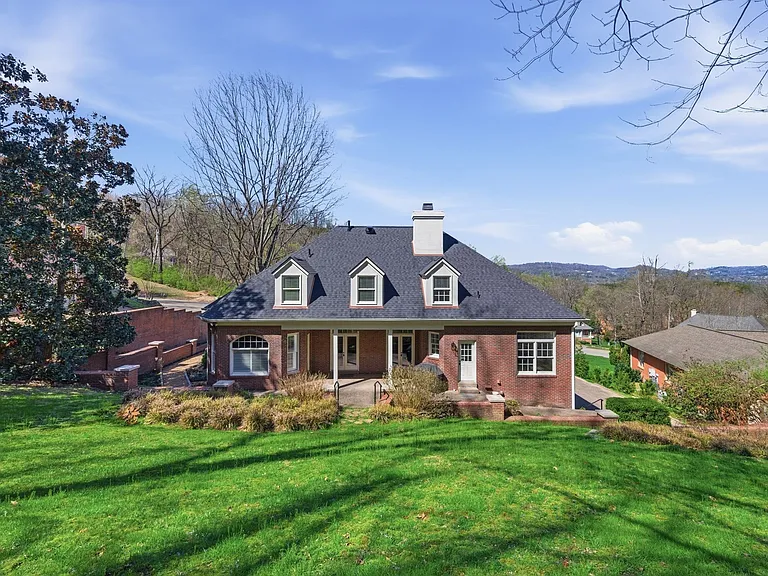 710 Ashley Run — Photo 2