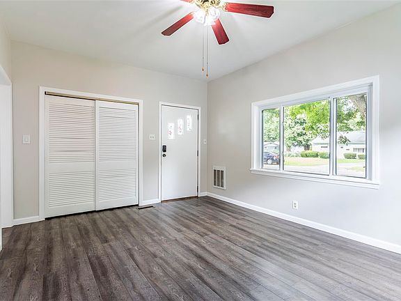 4th image of 405 E 14th St