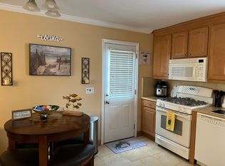 94 Rosebud Ave, Merrick, NY 11566