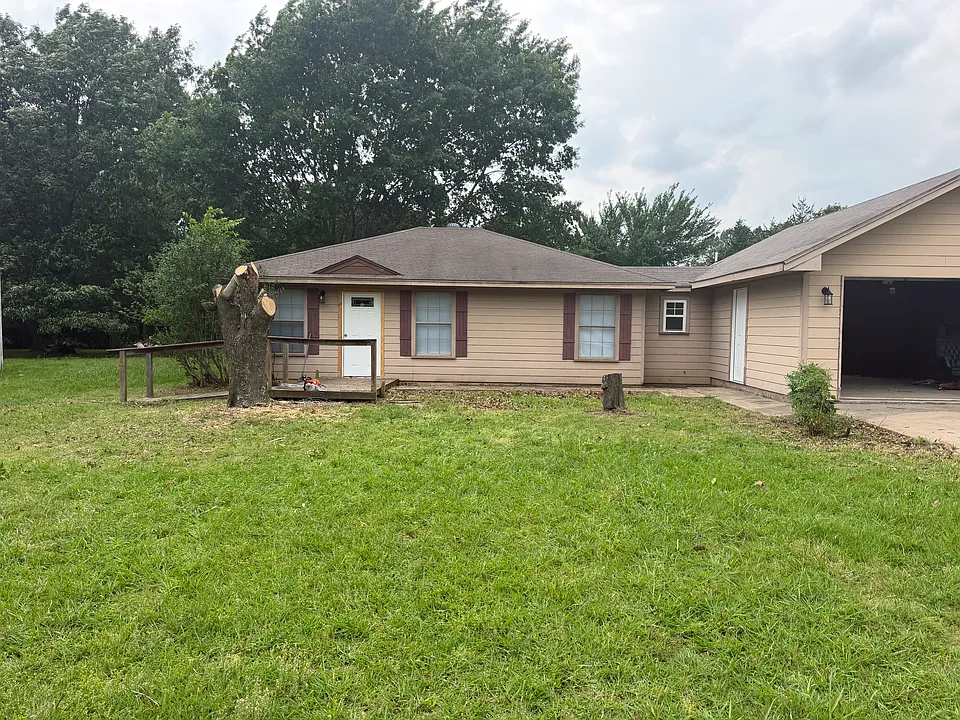 1049 Bryan Rd