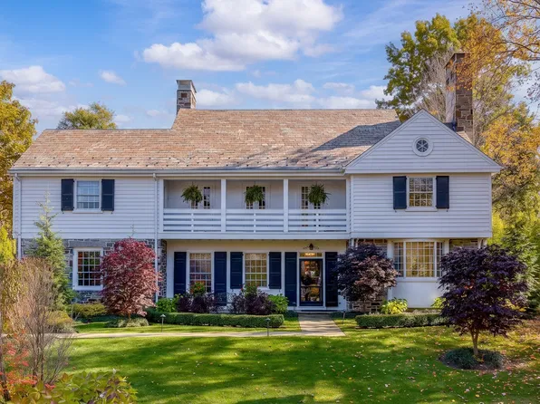 2717 Wadsworth Rd, Shaker Heights, OH 44122