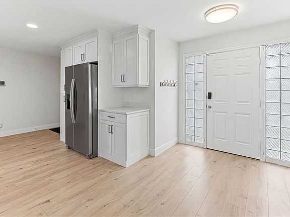 5th image of 10333 Sandy Hollow LN