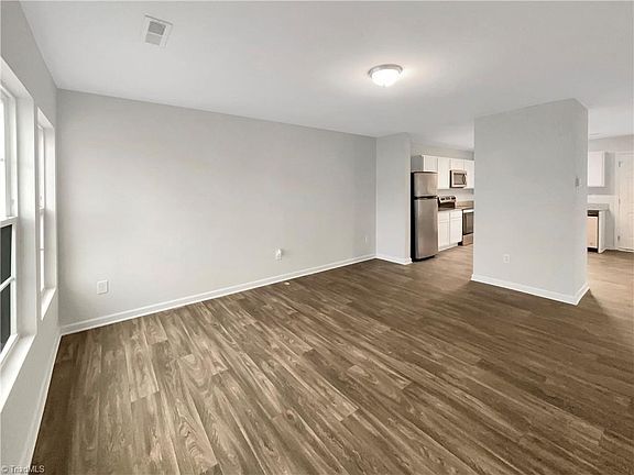 3rd image of 105 Lemon Ln