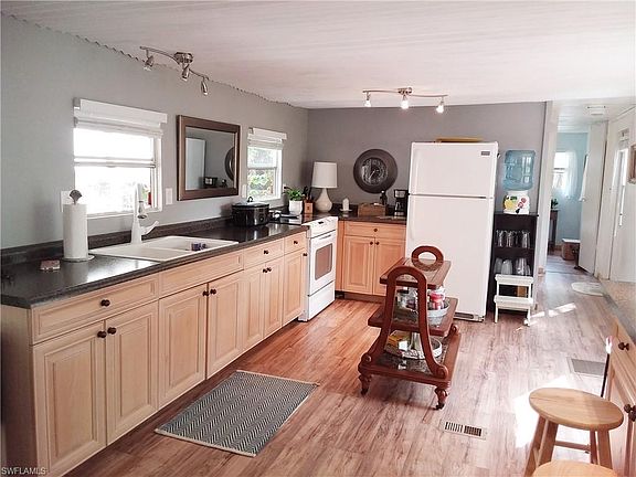 4th image of 8190 Breeze Dr