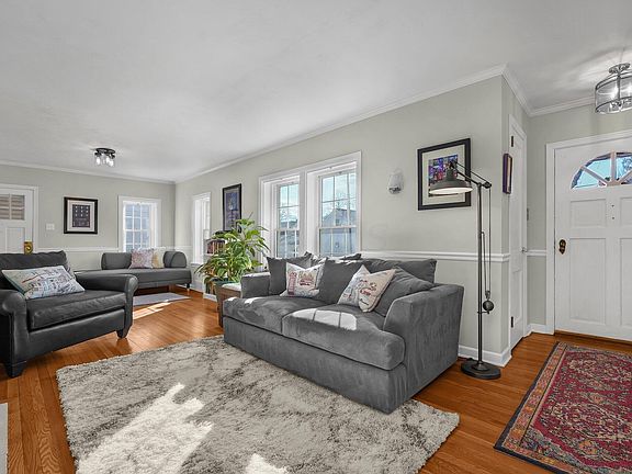 3rd image of 322 Spellman St