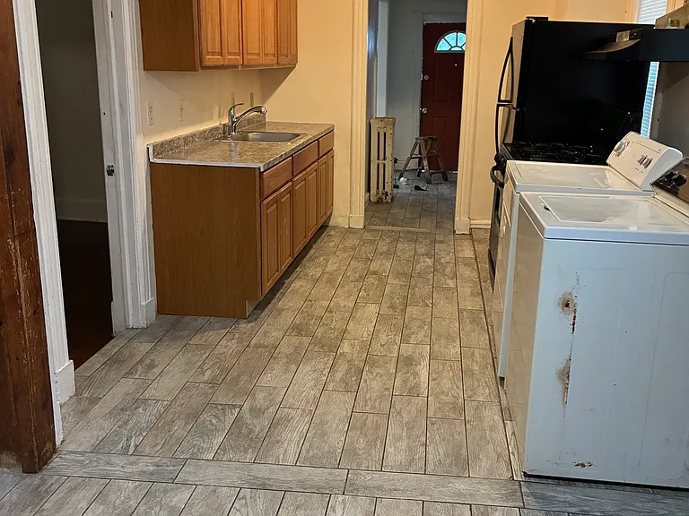 689 State St — Photo 2