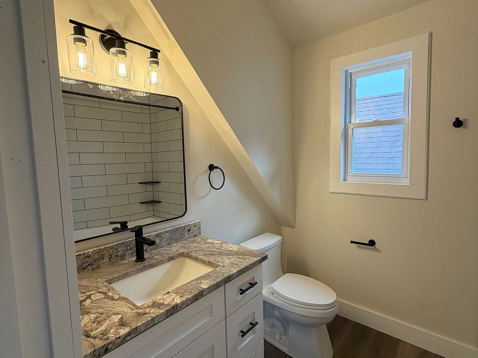2 bed, 1000 sqft, $1,800 — Photo 3