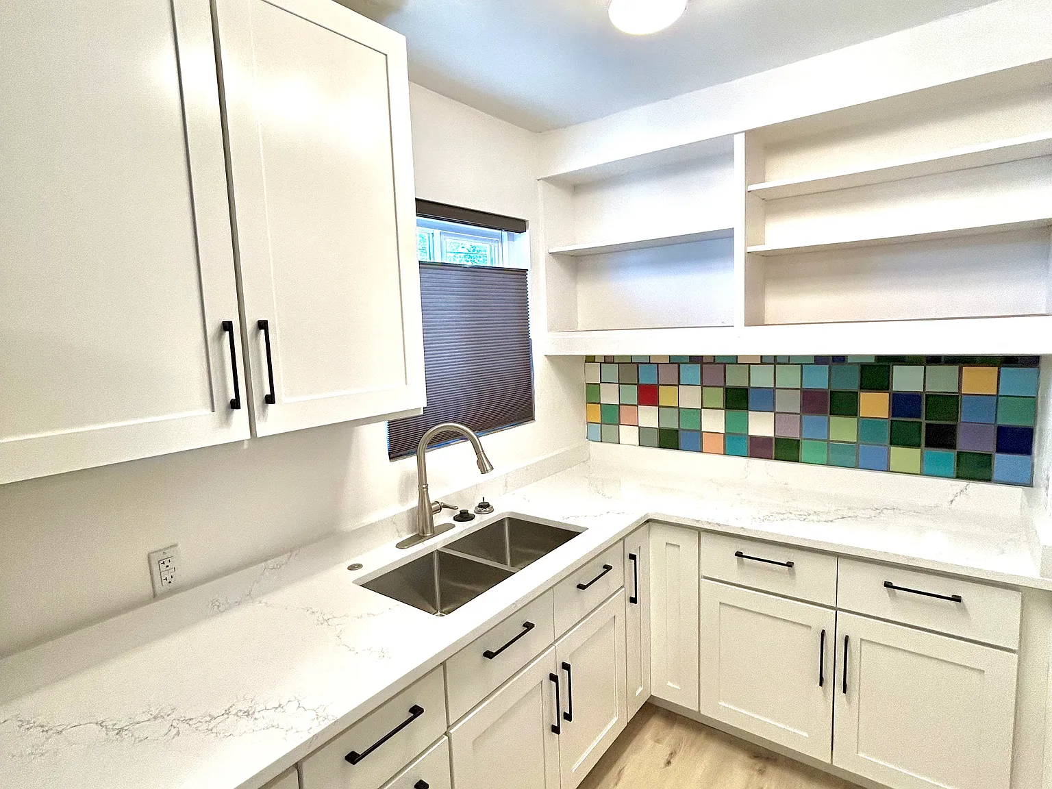 1113 Coal Ave SW — Photo 2