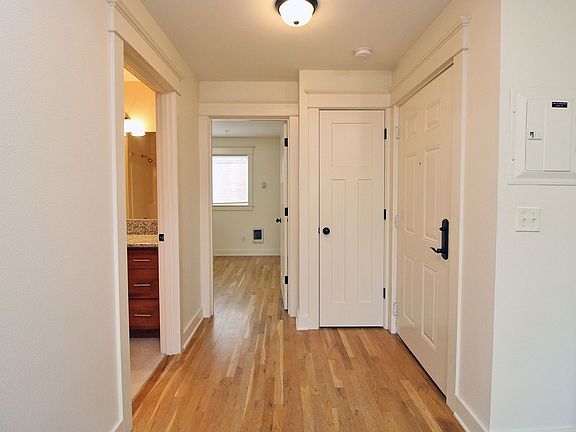 5th image of 2424 N Vancouver Ave APT 7