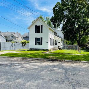 326 N Oak St, Owosso, MI, 48867