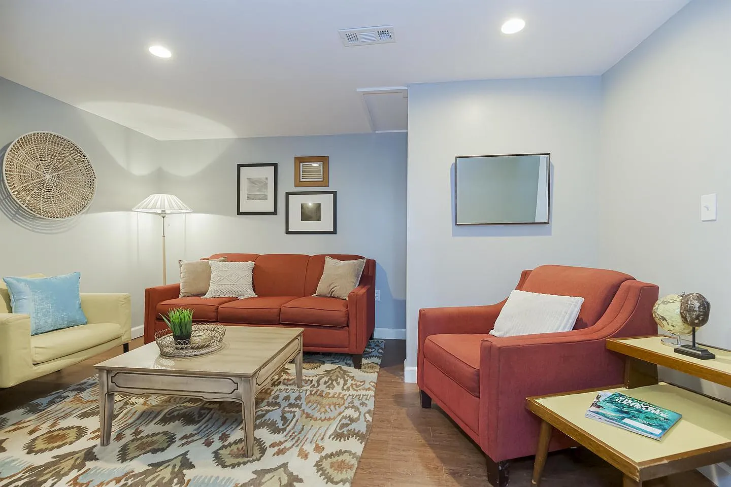 Modern Blue Springs gem with a stylish chef's kitchen — Photo 2