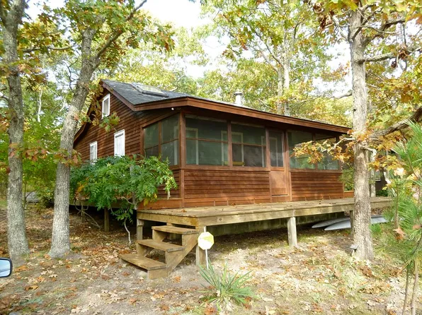 170 Point Rd, Riverhead, NY 11901