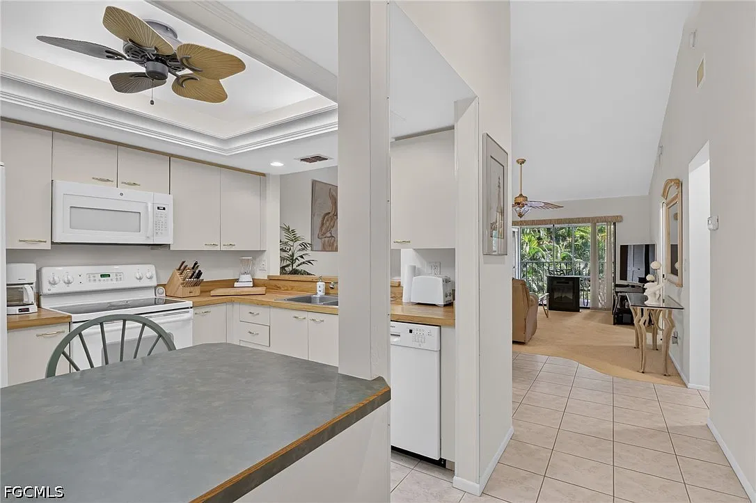 2 bed, 2.0 bath, 825 sqft, $3,200 — Photo 4