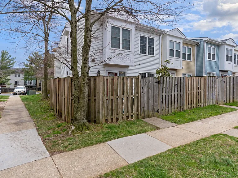 48 Avonshire Ct — Photo 34