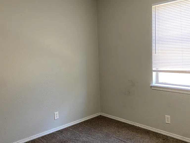 429 E Hillcrest Ln — Photo 18