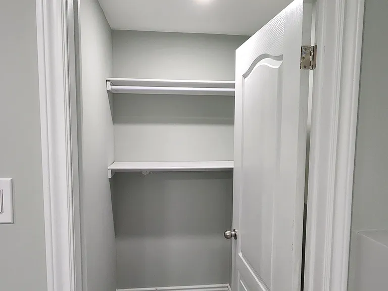 802 Cedarvale Dr #BASEMENT — Photo 8