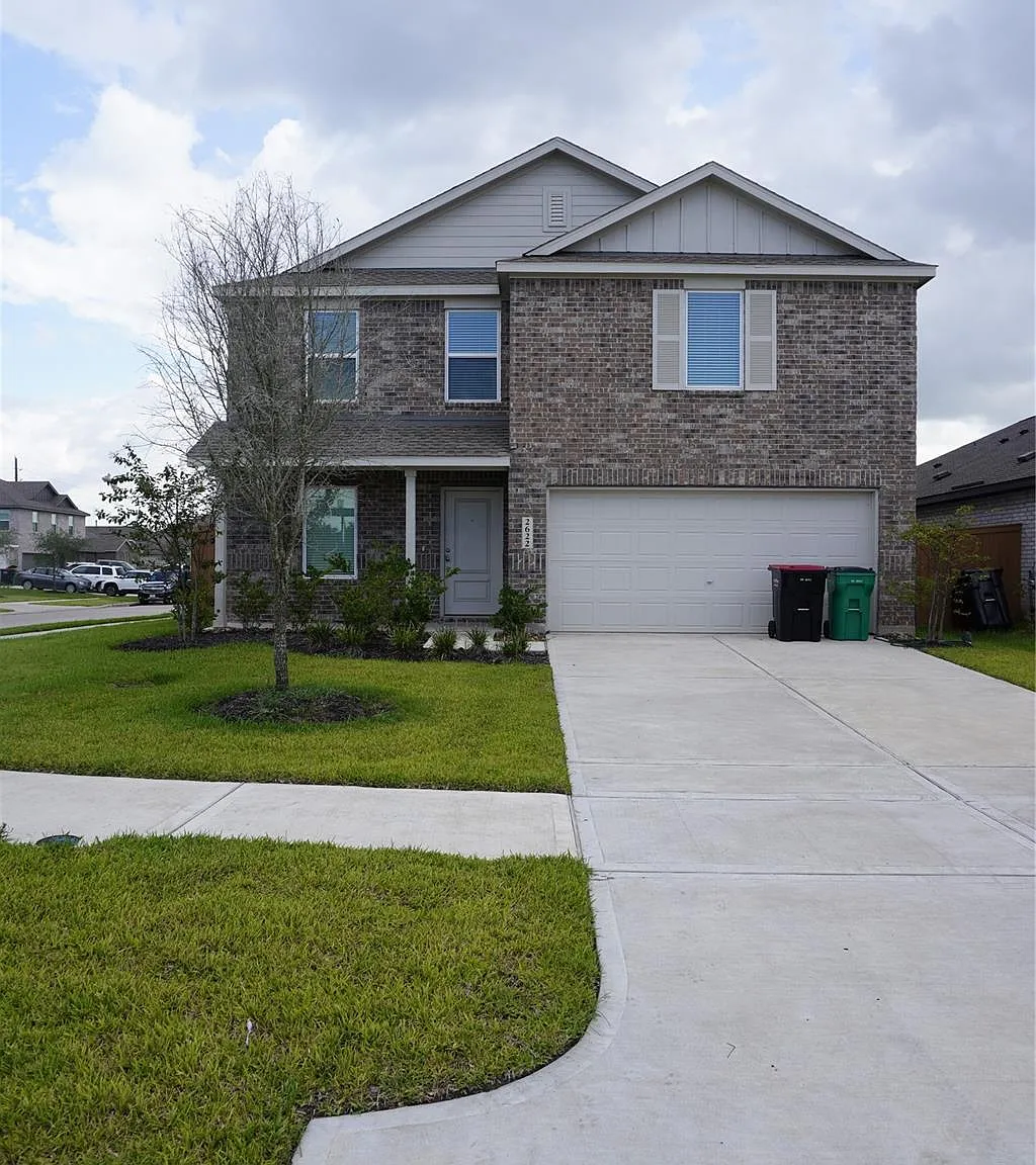 4 bed, 2.5 bath, 2263 sqft, $2,600 — Photo 1