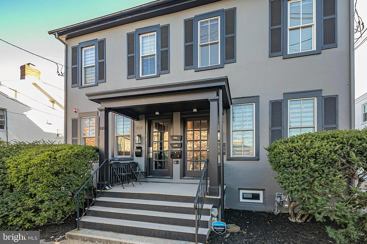 Building Photo - 357 Nassau St #359