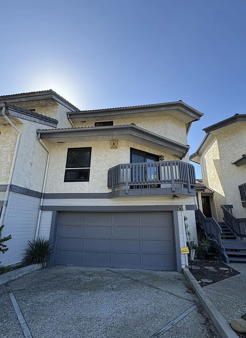 For Lease Spacious Ventura Hillside 3+2.5 Condo With Endless Ocean Views & Multiple Outdoor Spaces — Photo 1