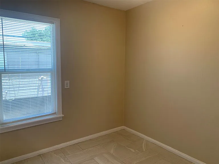 307 Avondale St #2.5 — Photo 15